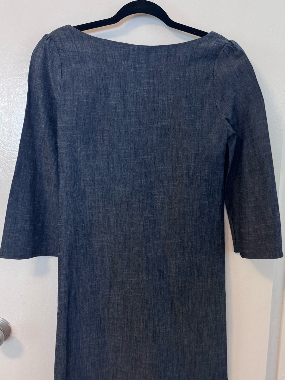 Alice + Olivia Chambray Lowell Shift Dress - Picture 4 of 6